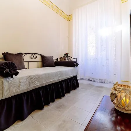 Nelle Favole The Classic Oda ve Kahvaltı Toirano