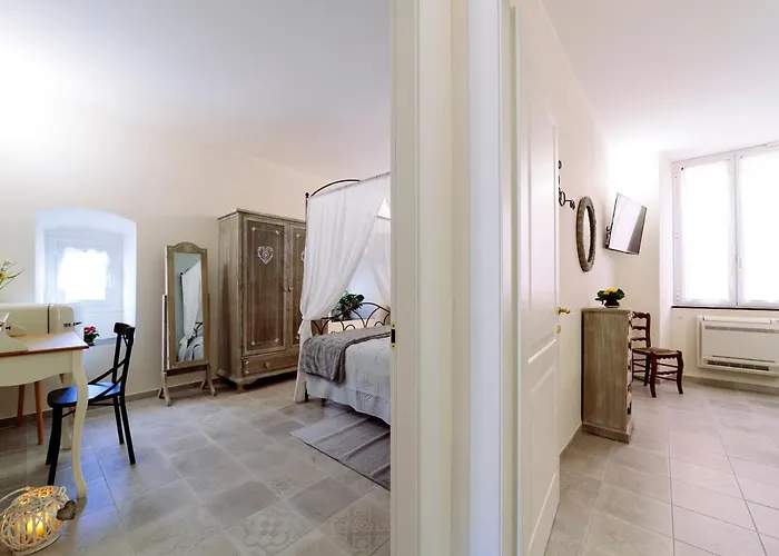 Bed and Breakfast Nelle Favole The Classic Toirano